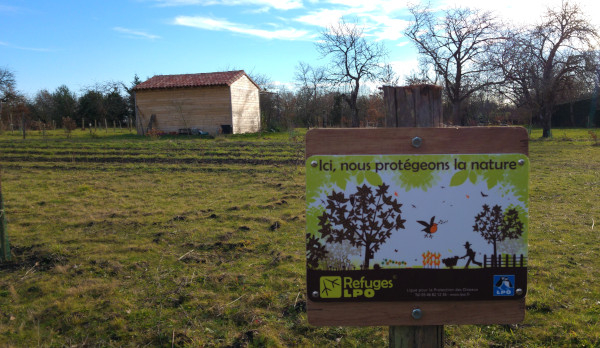 Le panneau de membre d'un Refuge LPO à Bouresse © Sandrine Berthault